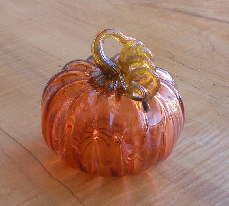 4 Glass Pumpkin by Jonathan Winfisky Transparent Aurora Hand Blown Glass afbeelding 3