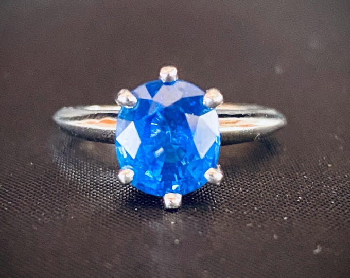Tiffany and Co Classic Blue Sapphire Engagement Ring Platinum