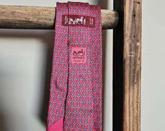 Cravate Hermès 100% Soie Motifs Géométriques Rouge - État Comme Neuf - Occasion