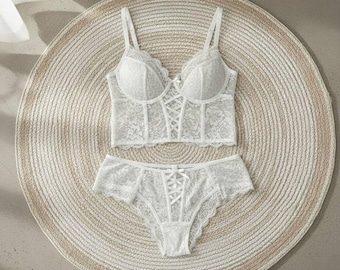 Ensemble Lingerie Bustier Dentelle Blanche – Soutien-Gorge Croisé & Culotte Sexy – Mariage, Cadeau Femme, Élégance Haute Qualité