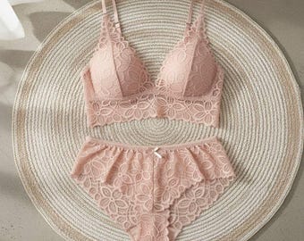 Ensemble Lingerie Dentelle Fleurie – Soutien-Gorge Triangle & Culotte – Confort Ultra Doux – Cadeau Femme Élégant