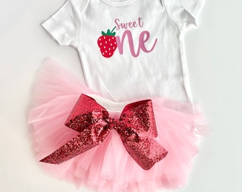 Vestito per il primo compleanno di Fragola: tutù rosa, body e fiocco