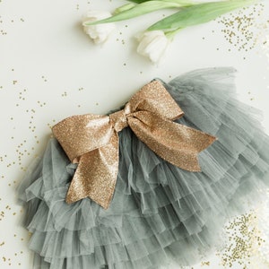 Tutú gris, tutú recién nacido, tutú para niños pequeños, tutú en capas, traje de cumpleaños, traje de cumpleaños para niños pequeños, tutú de cumpleaños, tutú de niña de flores, cumpleaños