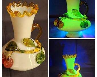 Antike Stevens & Williams Uran Custard Glas Vase Angewandte Obst Kirschen 5 "C. 1880