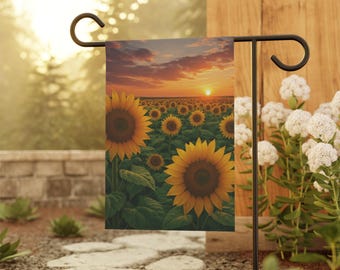 Bandera de jardín con puesta de sol en el campo de girasoles
