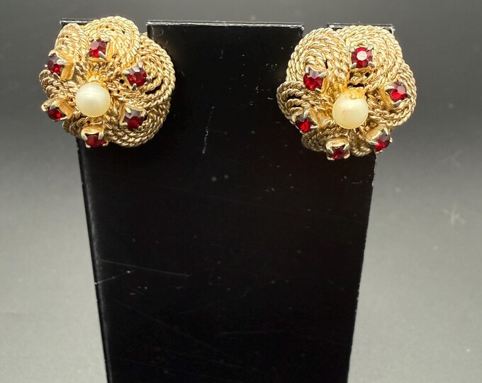 Vintage Bergère Clip On Earrings