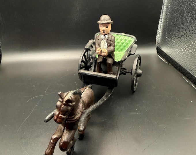 Cast Iron Horse & Buggy Carriage – Gentleman Driver, Green Seat – Antique-Style Victorian Carriage Figurine