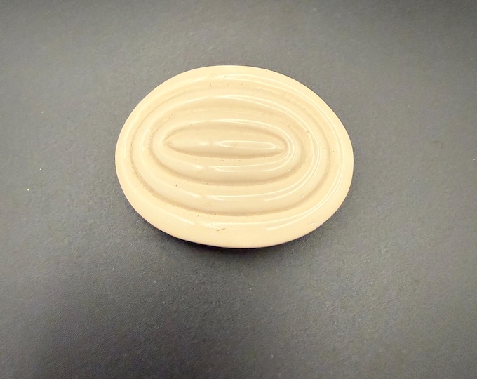 Vintage Lucite Scarf Clip | Mid Century Ivory Oval Scarf Buckle | 1950s 1960s Mod Accessory