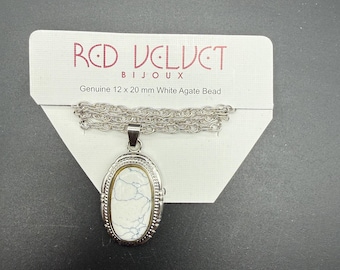 Red Velvet Bijoux White Agate Locket Necklace | Oval Stone Pendant | Silver Tone Vintage Style Jewelry
