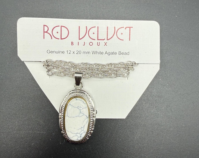 Red Velvet Bijoux White Agate Locket Necklace | Oval Stone Pendant | Silver Tone Vintage Style Jewelry