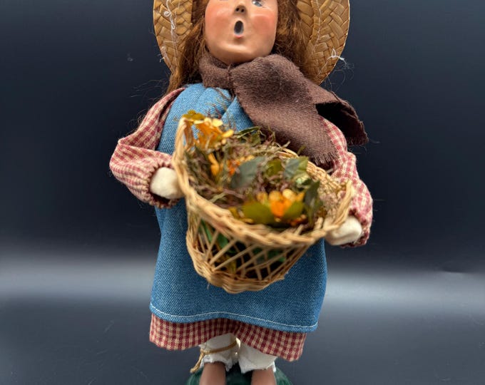 2004 Byers’ Choice The Carolers Woman with Flower Basket Straw Hat Vintage Figurine