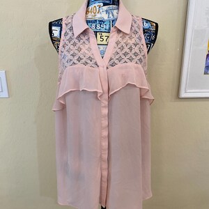 Candies Pink Sleeveless blouse Sz 3X feminine w/lace nylon and cotton yoke ruffle. Button front closure polyester fabric, Mach wash