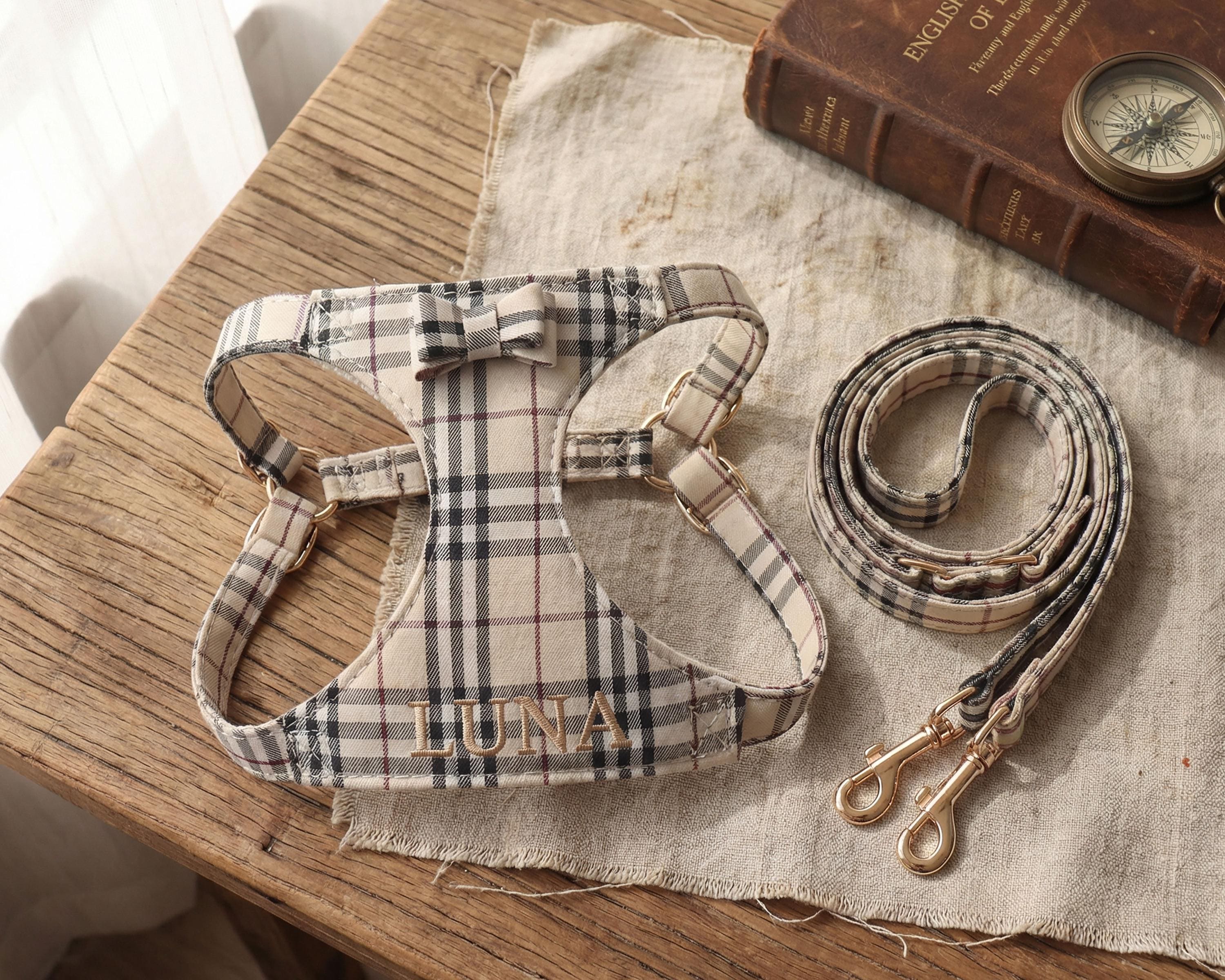 【新品】Burberry モノグラム 犬用リード ペット用品 新品】Burberry モノグラム 犬用リード ペット用品 Burberry dog