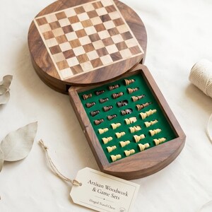 Juego de ajedrez de madera de sheesham personalizado con almacenamiento: tablero grabado, piezas hechas a mano, regalo para él