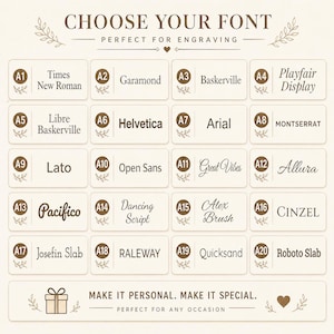 K&ouml;nnte beinhalten: Eine Schriftart-Auswahltabelle mit zwanzig nummerierten Optionen von A1 bis A20, die verschiedene Schriftarten wie Times New Roman, Garamond, Baskerville, Playfair Display, Libre Baskerville, Helvetica, Arial, Montserrat, Lato, Open Sans, Great Vibes, Allura, Pacifico, Dancing Script, Alex Brush, Cinzel, Josefin Slab, Raleway, Quicksand und Roboto Slab zeigt, mit dem Text CHOOSE YOUR FONT und MAKE IT PERSONAL. MAKE IT SPECIAL.