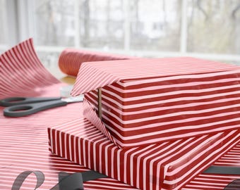 Rot und Pink gestreiftes Geschenkpapier | Valentines Kollektion