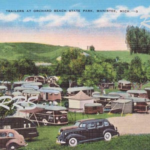 Roulotte da campeggio / Auto d'epoca / Orchard Beach / Old Michigan / Manistee / Cartolina d'epoca Download digitale stampabile immediato