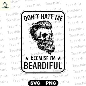 Puede incluir: Diseño gráfico en blanco y negro con una calavera con barba y el texto "DON'T HATE ME BECAUSE I'M BEARDIFUL". El diseño está en un letrero rectangular con esquinas redondeadas.