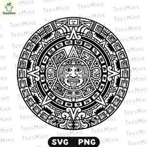 Könnte beinhalten: Ein schwarz-weißes kreisförmiges Grafikdesign, das den aztekischen Sonnenstein-Kalender darstellt. Das zentrale Gesicht ist von konzentrischen Ringen aus komplizierten geometrischen Mustern, Symbolen und Glyphen umgeben. Der Text SVG PNG steht unten.
