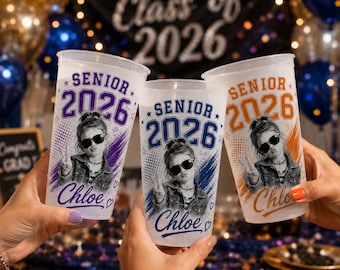 Benutzerdefinierte Senior Foto Frosted Cup 2026, personalisierte Abschlussfeier Fototasse, Klasse von 2026 Partytassen, Senior Night Cup, Grad Party Decor
