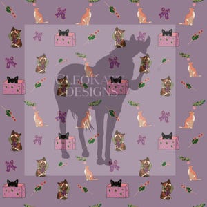 Peut inclure: Motif répétitif sur fond lavande avec des illustrations de chats. Certains chats sont dans des boîtes roses, d'autres portent des couronnes, et certains sont assis. Le motif comprend également des nœuds et des brins. Le texte "CLEOKAT DESIGNS" est visible.