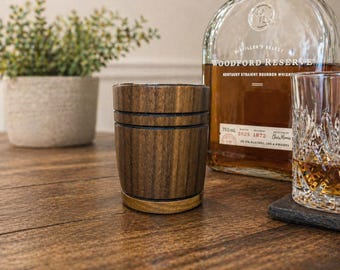 Vaso de chupito de madera hecho a mano