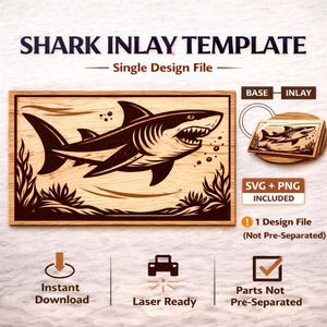 Puede incluir: Un diseño de plantilla de incrustación de tiburón de madera. El diseño presenta una ilustración detallada de un tiburón con la boca abierta, rodeado de plantas acuáticas. El texto "SHARK INLAY TEMPLATE" y "Single Design File" se muestran en la parte superior. Incluye archivos SVG y PNG.