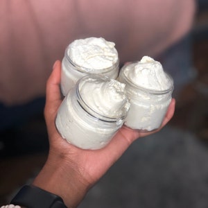 Gepeitschte Shea-Körper-Butter