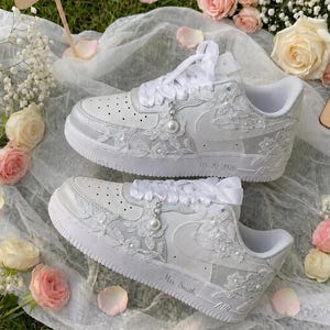 Zapatillas de boda para novia | Zapatos de boda personalizados hechos a mano con encaje y perlas para la novia, nombre personalizado