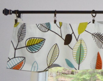 Retro Leaf Valance . Mini Leaf Valance . Coventry Carson . Kitchen Retro Leaf Valance . Off-White  Background