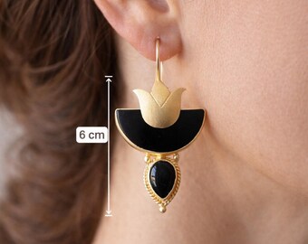 Schwarz Onyx Ohrringe. Gold Geometrische baumeln Schmuck. Edles handgearbeitetes Statement. Geschenk für sie.