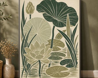 Puede incluir: Una impresión de arte mural enmarcada que presenta una ilustración botánica de flores de loto y nenúfares en tonos verde oscuro, salvia y crema. La obra muestra una escena de estanque estilizada con juncos altos, hojas circulares flotantes y flores de loto.