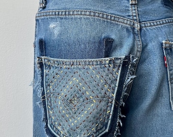 Denimjeans met patchwork Sashiko-stiksels – Details hergebruikte vintage denim