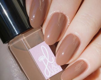 Bohema - brown nail polish, warm-toned. One coat jelly, two coats creme. Handmade, vegan, cruelty-free.