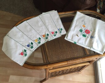 Vintage French tablecloth & SIX napkins mint Brode Main handwork ultra-fine needlework applique embroidered floral 1940 1950 flowers 52 inch