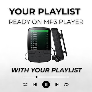Może przedstawiać: Czarny odtwarzacz MP3 z ekranem wyświetlającym listę odtwarzania, wraz z urządzeniem z klipsem i słuchawkami. Tekst brzmi "YOUR PLAYLIST READY ON MP3 PLAYER WITH YOUR PLAYLIST."
