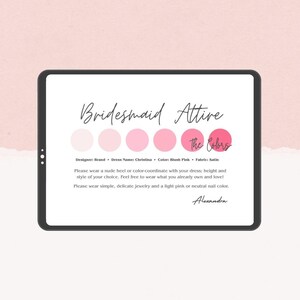 Puede incluir: Una tableta digital muestra una guía de "Atuendo de Dama de Honor" con muestras de color rosa. El texto detalla el nombre del vestido, el color y la tela, además de sugerencias de atuendo. El fondo es rosa suave.