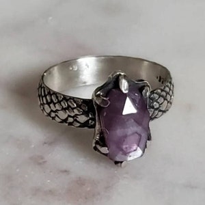 Gothic coffin midi ring | purple star sapphire | snake pattern band | Handmade Art jewelry | Collector's jewelry