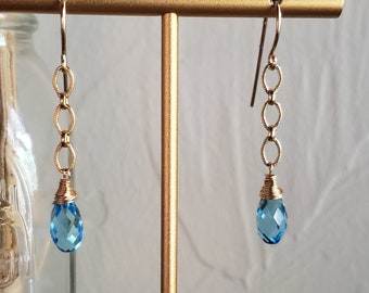 Boucles d'oreilles chaîne remplie d'oxydes de zirconium bleus et d'or 14 carats