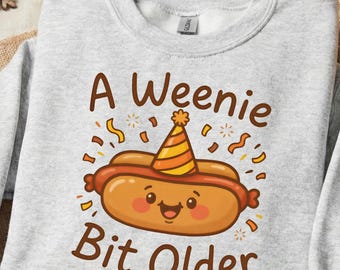 Ein Weenie Bit älter PNG & SVG, lustiges Hot Dog Geburtstag Design, Cricut, Sublimation, süße Kawaii Clipart für Shirts, Party Geschenkidee