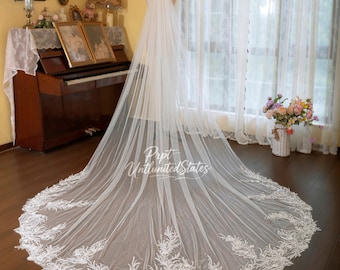 Velo de novia blanco con encaje de hojas y lentejuelas, delicado accesorio nupcial bordado con cuentas.