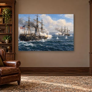 Peut inclure: Une impression murale rectangulaire représentant une scène de bataille navale avec deux navires à voile à vapeur sur un océan bleu agité. Le navire au premier plan arbore un drapeau américain, tandis que les deux navires émettent de la fumée.