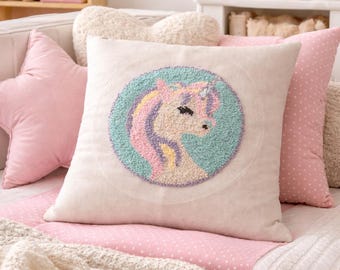 Capa de almofada Unicórnio com bordado punch needle