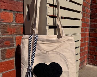 Bolsa tote Black Heart com franjas xadrez e agulha de perfuração