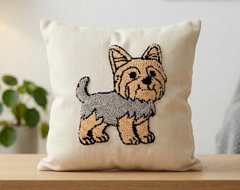 Capa de almofada com estampa de Yorkie Doggy feita com bordado punch needle