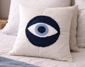 Capa de Almofada com Bordado Punch Needle - Edição Brilhante - Olho Grego