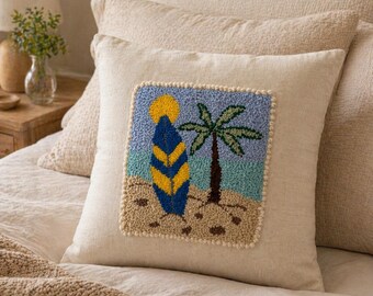 Funda de almohada costera con diseño de tabla de surf y perforadora de playa.