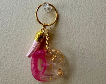 Llavero de resina con el signo zodiacal Piscis, regalo astrológico hecho a mano, accesorio personalizado.