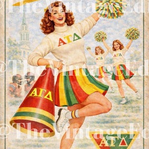 Puede incluir: Póster vintage que muestra a una animadora con un suéter y una falda a rayas arcoíris, con las letras "ATA". Sostiene un megáfono y pompones. Dos animadoras más están en el fondo. El póster tiene un diseño retro.