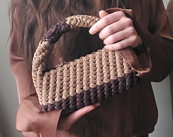 Handgemaakte gehaakte portemonnee | Beigebruine handtas met textuur | Minimalistische avondtasje (The Café Collection)
